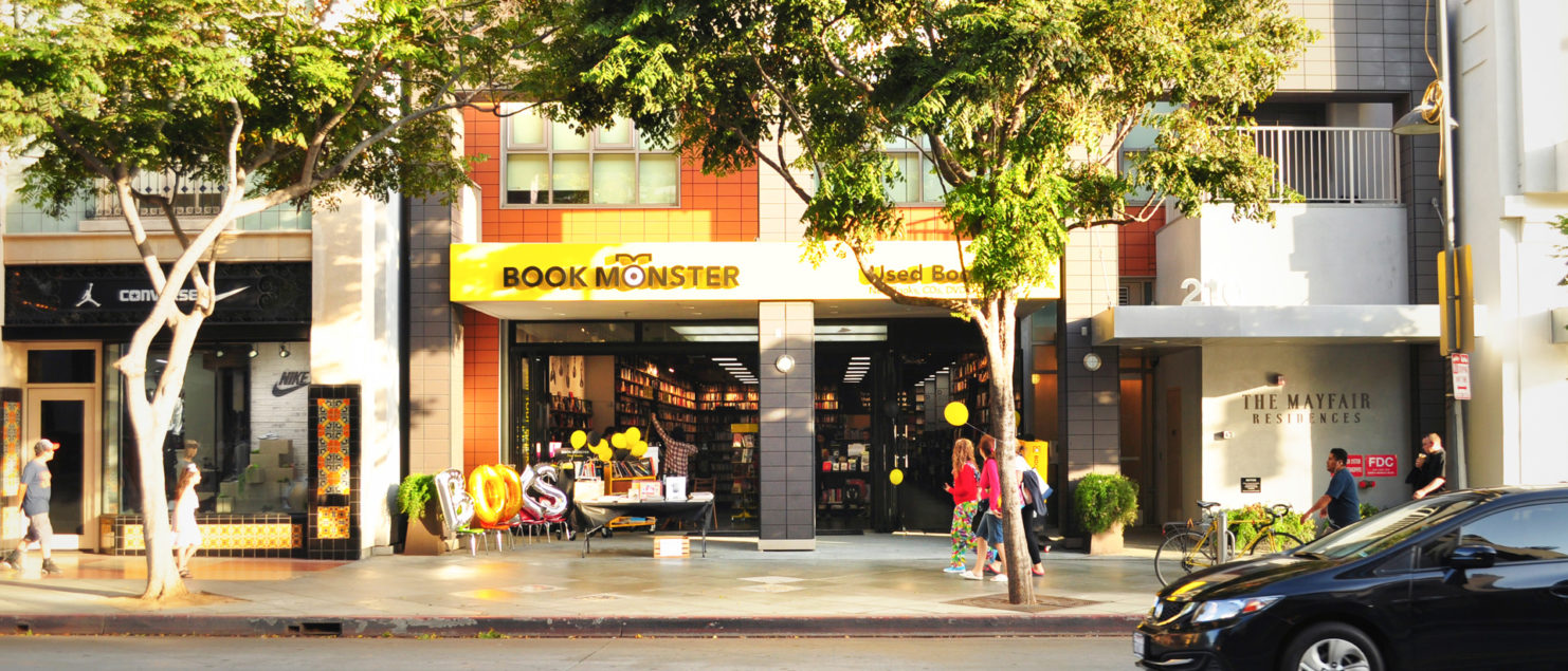 A building exterior picture of book store.